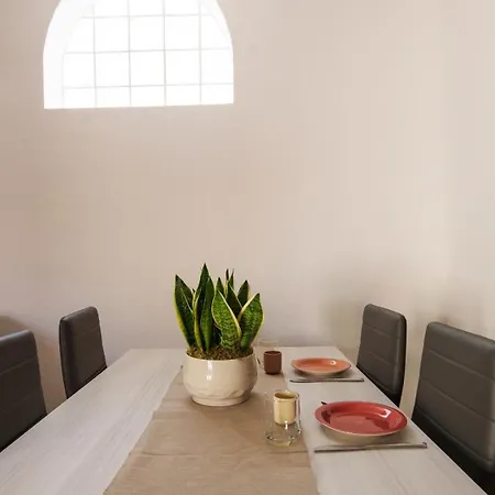 La Casa Di Leo E Lucy