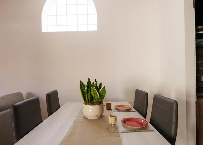 La Casa Di Leo E Lucy